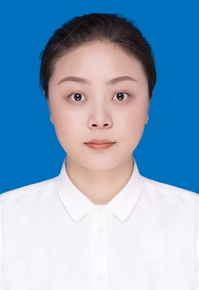 曹馨怡证件照